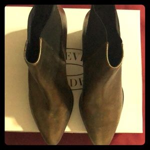 Steve Madden bronze
